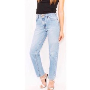 SOLD Levi’s 550 Mom Jeans